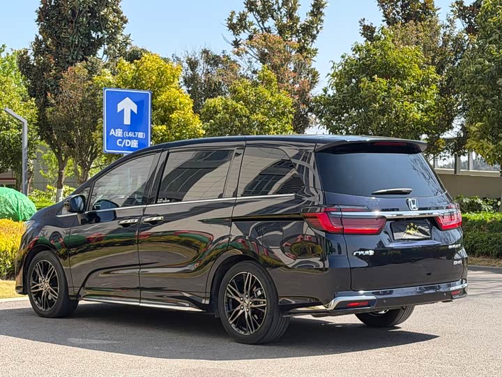 Photo 5 - Honda Odyssey