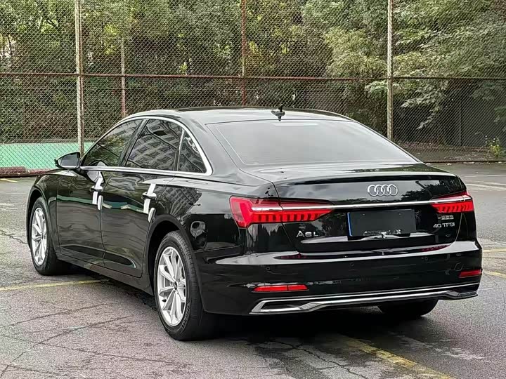 Фото 7 - Audi A6L