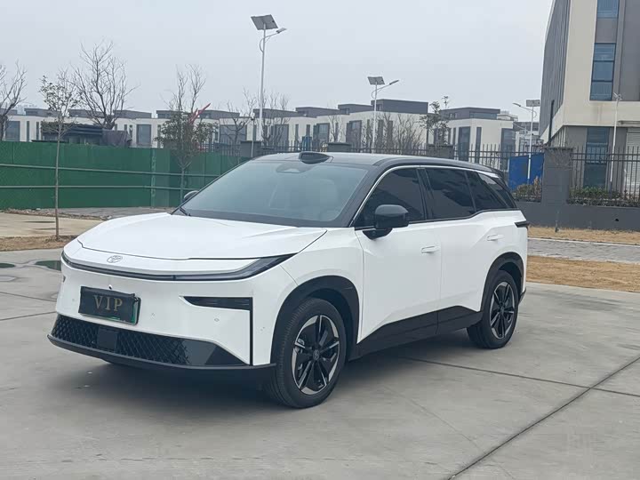 Photo 1 - Toyota bZ3X