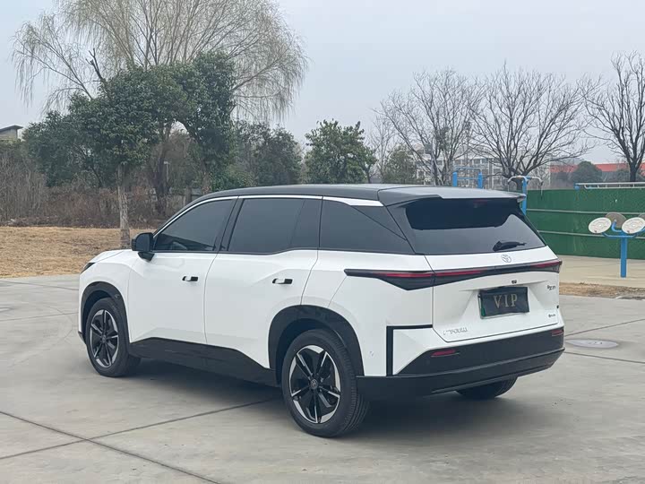 Photo 3 - Toyota bZ3X