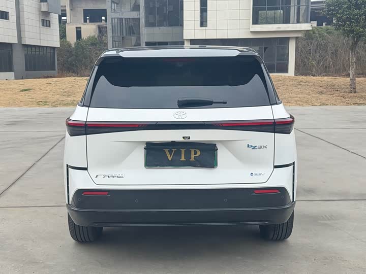 Photo 5 - Toyota bZ3X