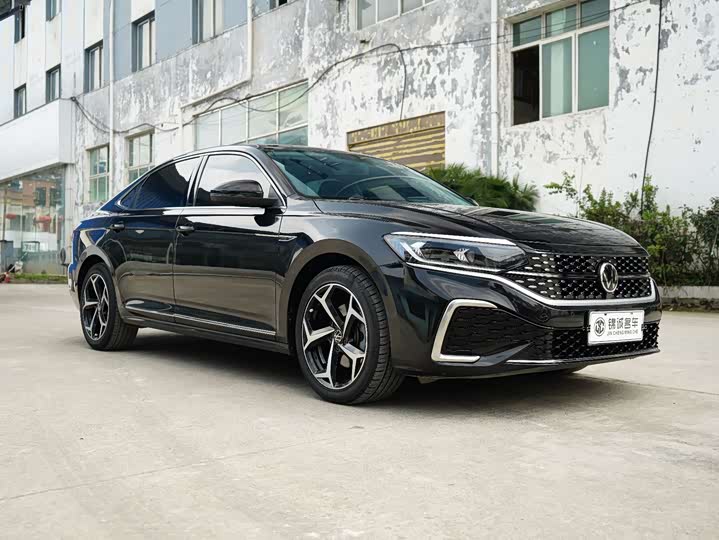 Фото 3 - Volkswagen Passat