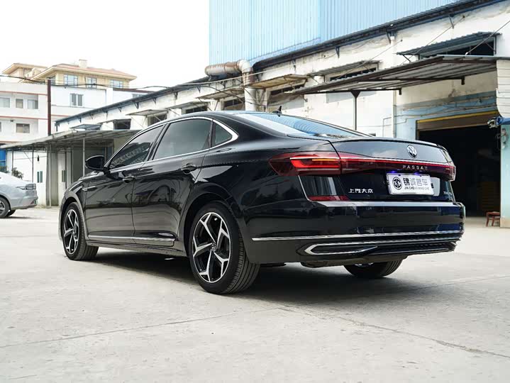 Фото 9 - Volkswagen Passat