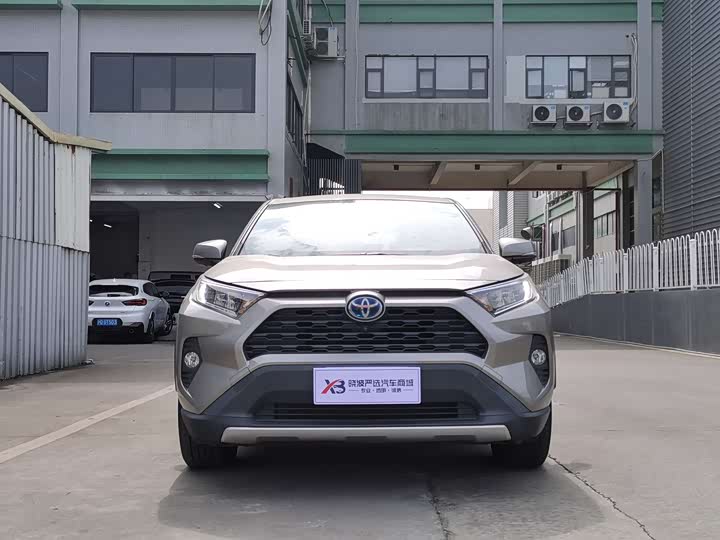 Photo 2 - Toyota RAV4