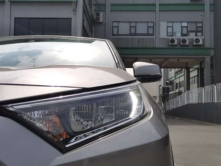 Photo 4 - Toyota RAV4