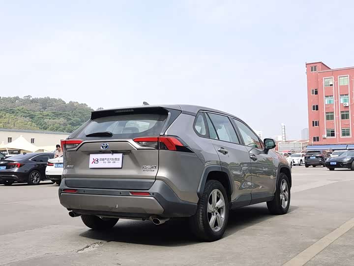 Photo 5 - Toyota RAV4