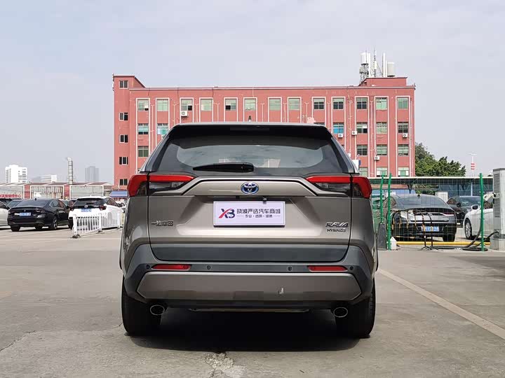 Photo 7 - Toyota RAV4