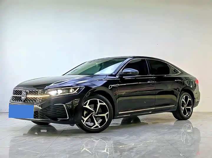 Фото 1 - Volkswagen Passat