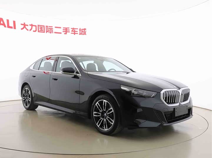 Фото 3 - BMW 5 Series