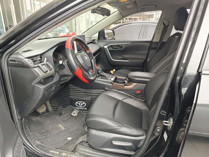 Photo 4 - Toyota Wildlander