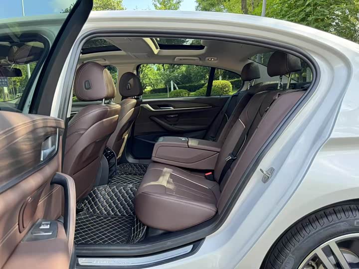 Фото 6 - BMW 5 Series