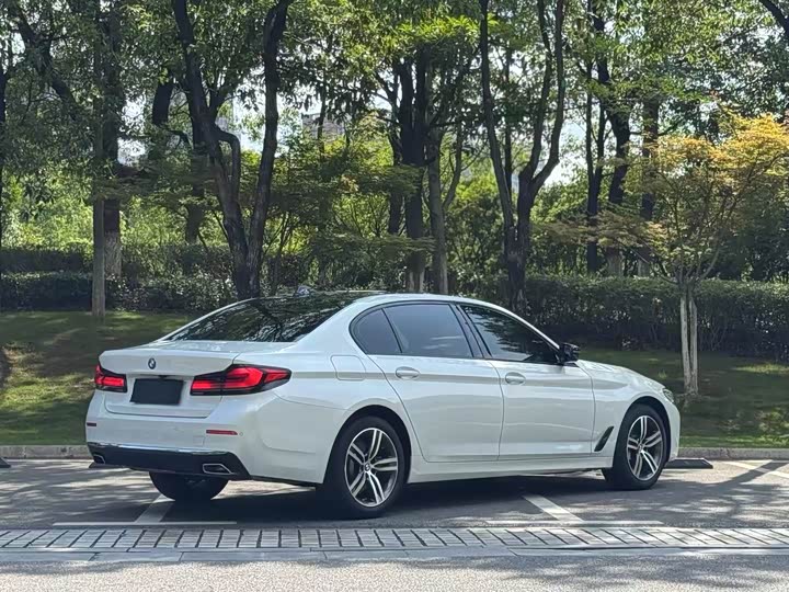 Фото 9 - BMW 5 Series