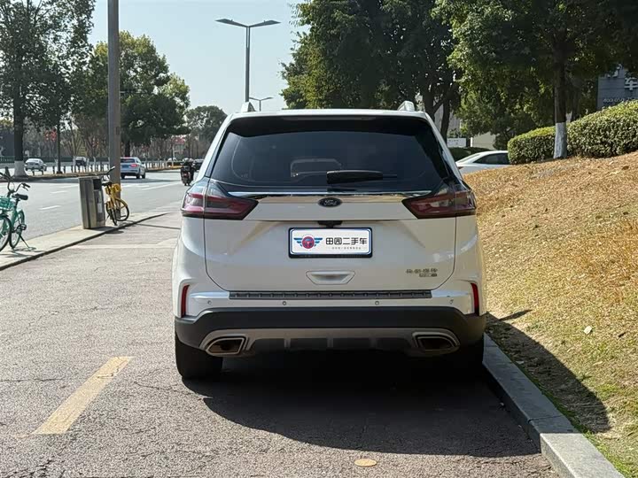 Photo 5 - Ford Edge