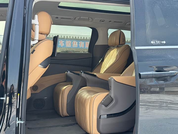 Фото 4 - Denza D9