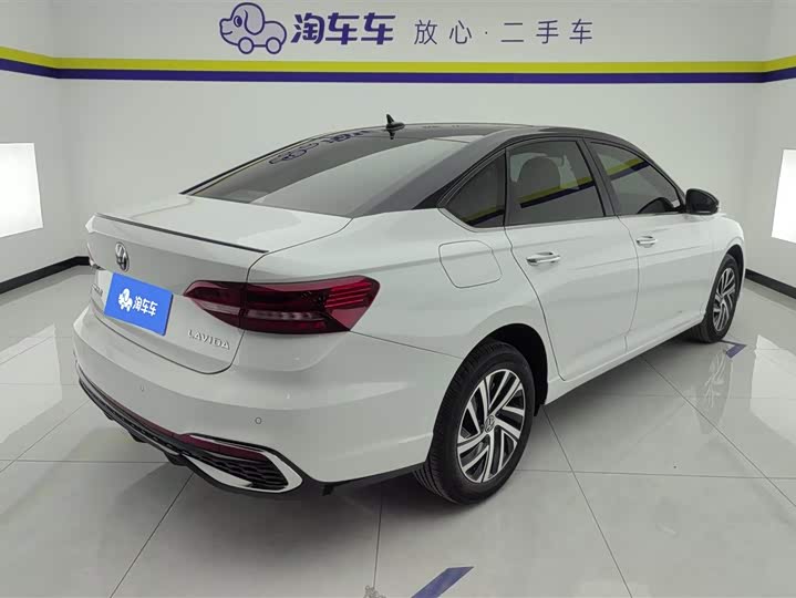 Photo 3 - Volkswagen Lavida