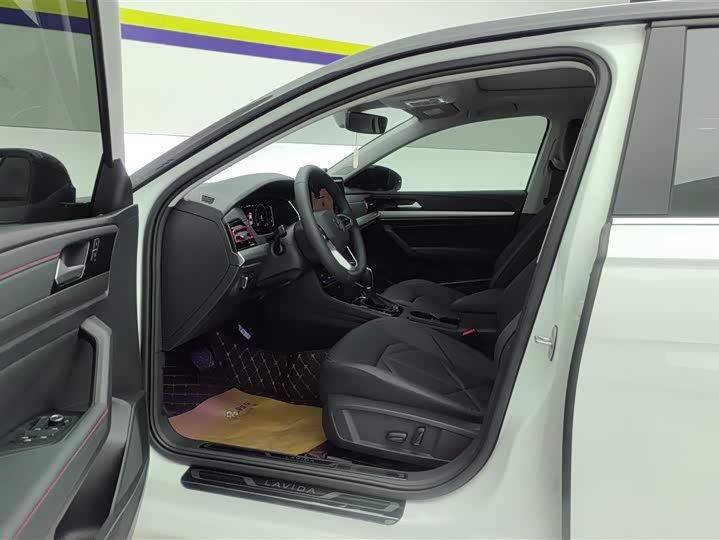 Photo 9 - Volkswagen Lavida