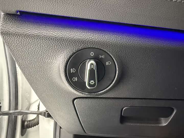 Фото 9 - Volkswagen Sagitar L