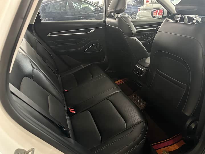 Фото 8 - Geely Emgrand