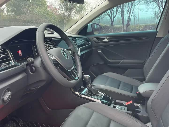 Фото 4 - Volkswagen T-Roc