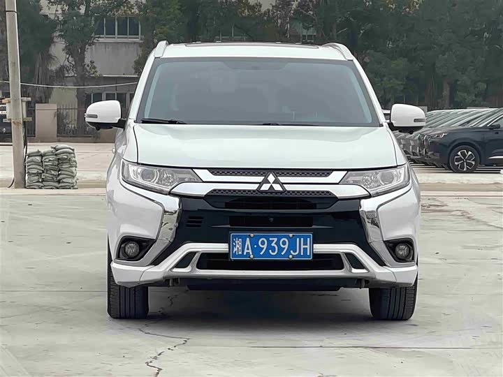 Фото 2 - Mitsubishi Outlander