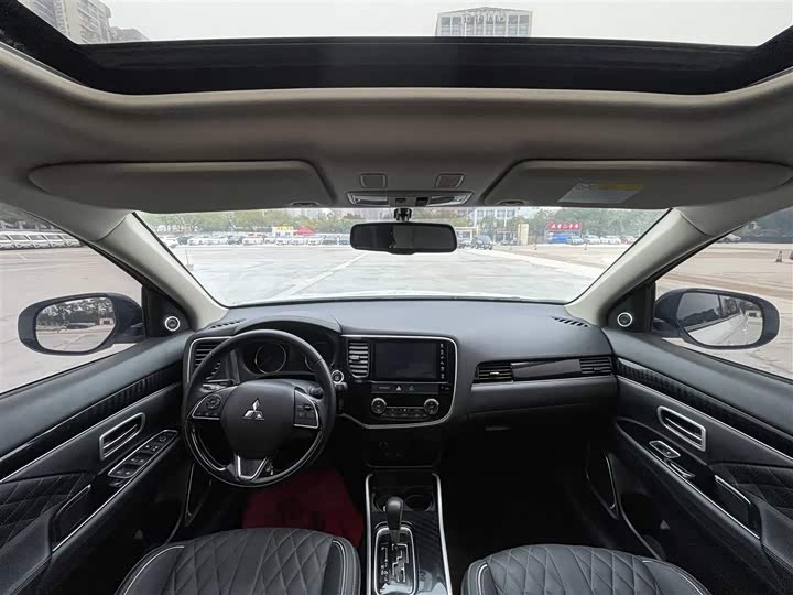 Фото 5 - Mitsubishi Outlander