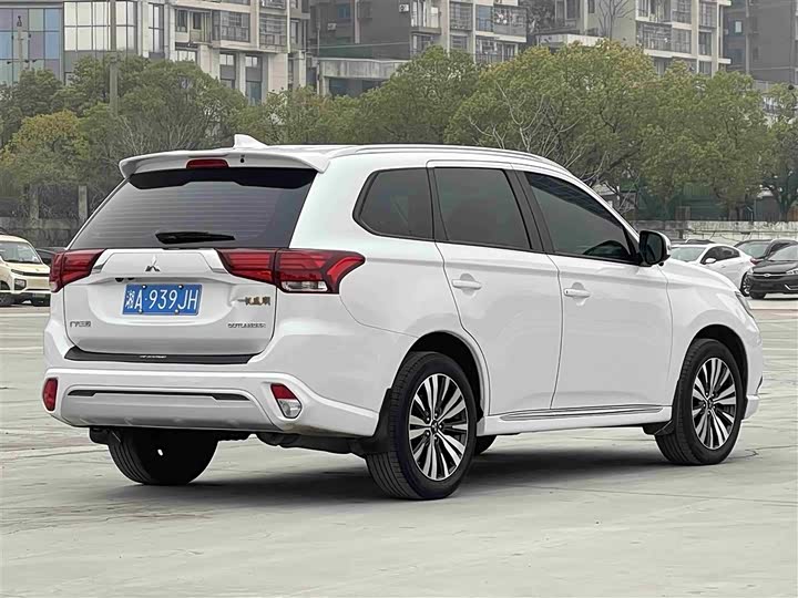 Фото 7 - Mitsubishi Outlander