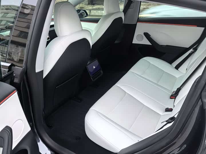 Photo 7 - Tesla Model 3