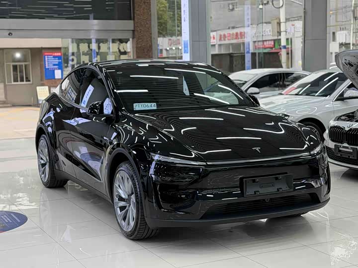 Фото 3 - Tesla Model Y