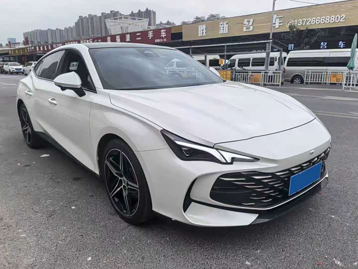 Фото 3 - MG Motor 7