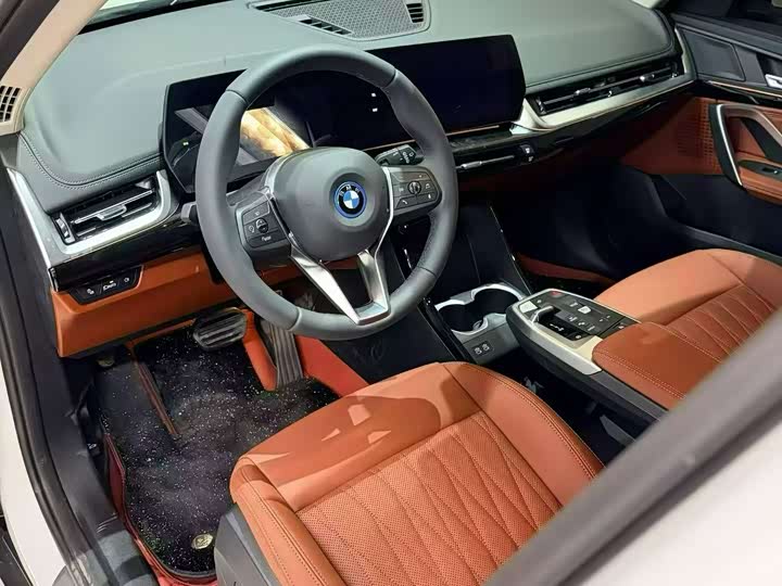 Фото 4 - BMW iX1