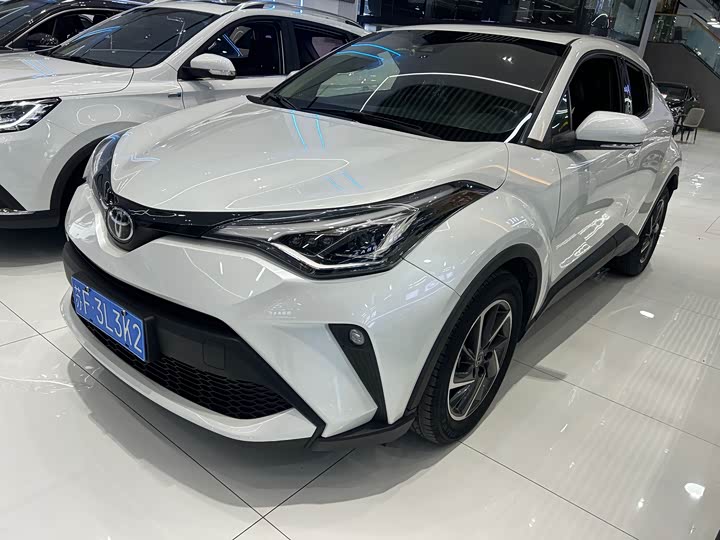 Фото 1 - Toyota C-HR