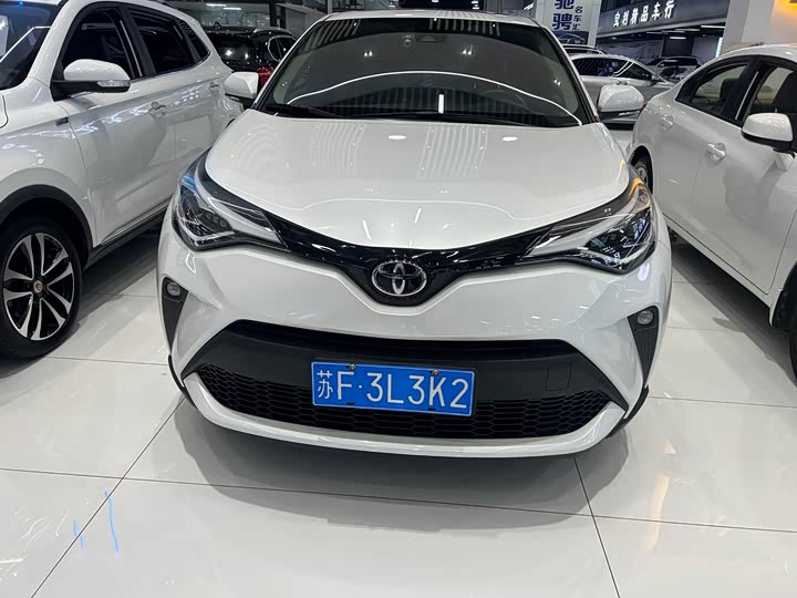 Фото 2 - Toyota C-HR