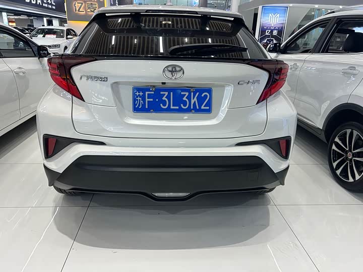 Фото 3 - Toyota C-HR