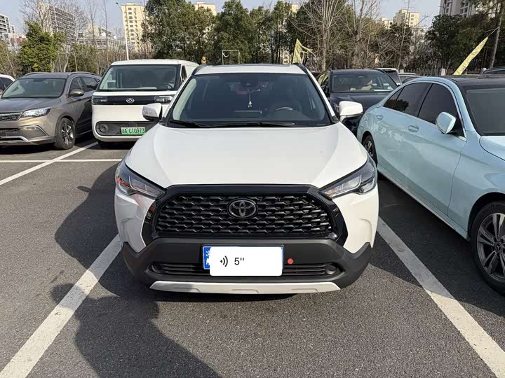 Photo 2 - Toyota Corolla Cross