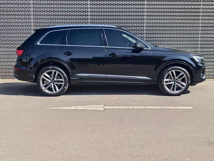 Фото 3 - Audi Q7