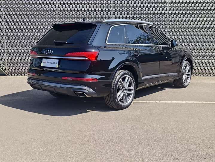 Фото 4 - Audi Q7