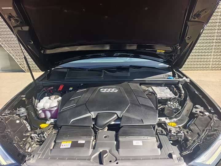 Фото 9 - Audi Q7