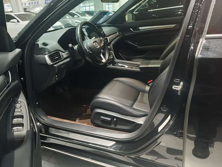 Фото 4 - Honda Inspire