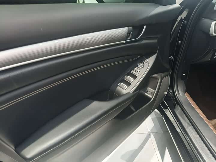 Фото 5 - Honda Inspire