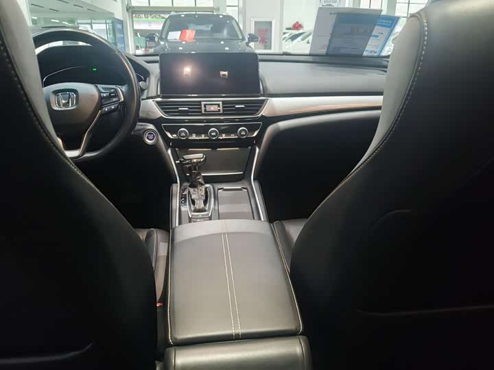 Фото 7 - Honda Inspire