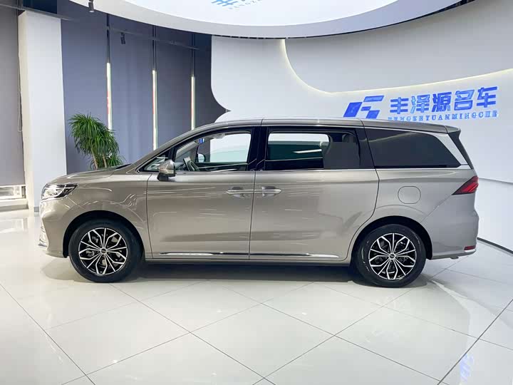 Photo 2 - Roewe iMax 8 EV