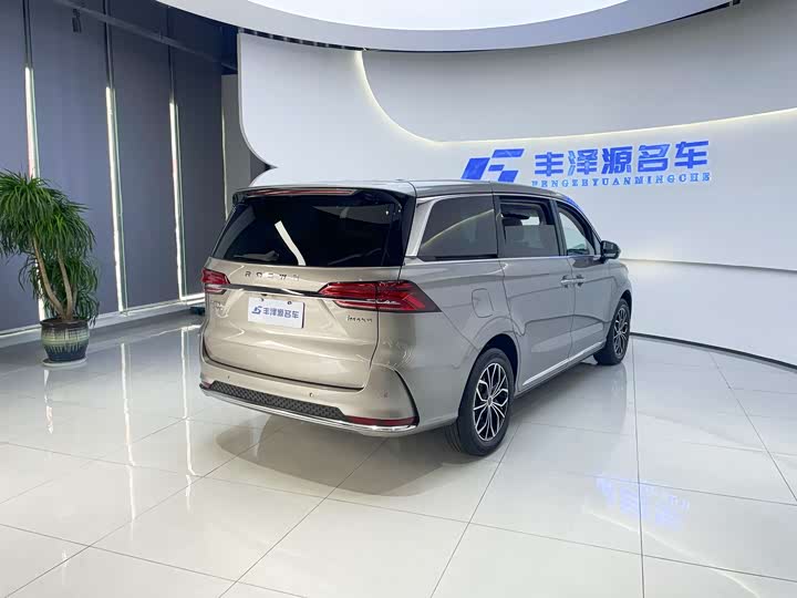 Photo 4 - Roewe iMax 8 EV