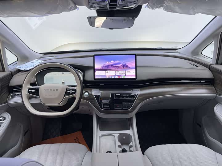 Photo 9 - Roewe iMax 8 EV