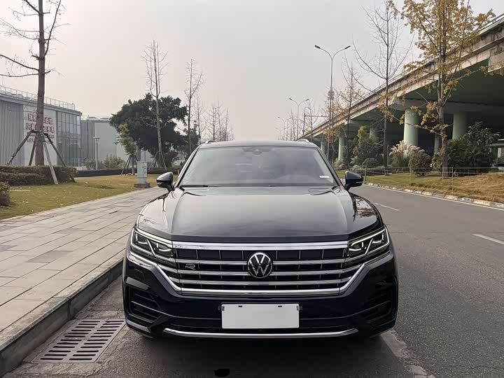 Фото 2 - Volkswagen Touareg