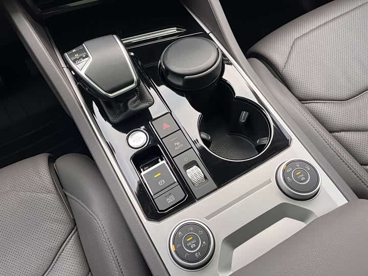 Фото 8 - Volkswagen Touareg