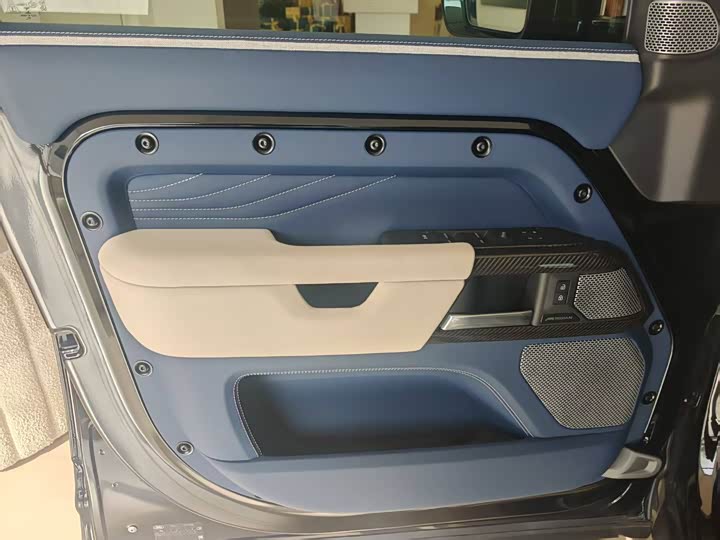 Фото 8 - Land Rover Defender