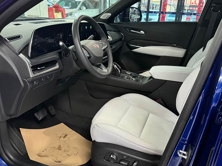 Фото 8 - Cadillac XT4