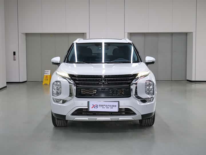 Фото 2 - Mitsubishi Outlander