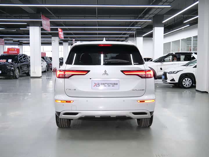 Фото 7 - Mitsubishi Outlander