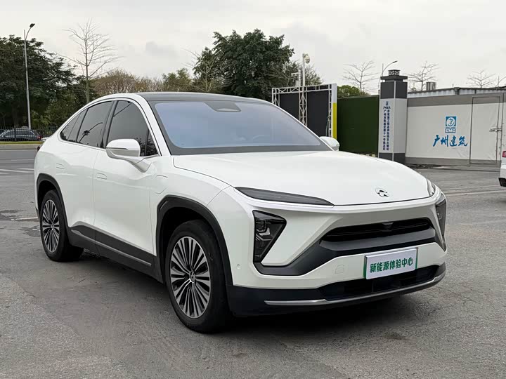 Фото 3 - Nio EC6